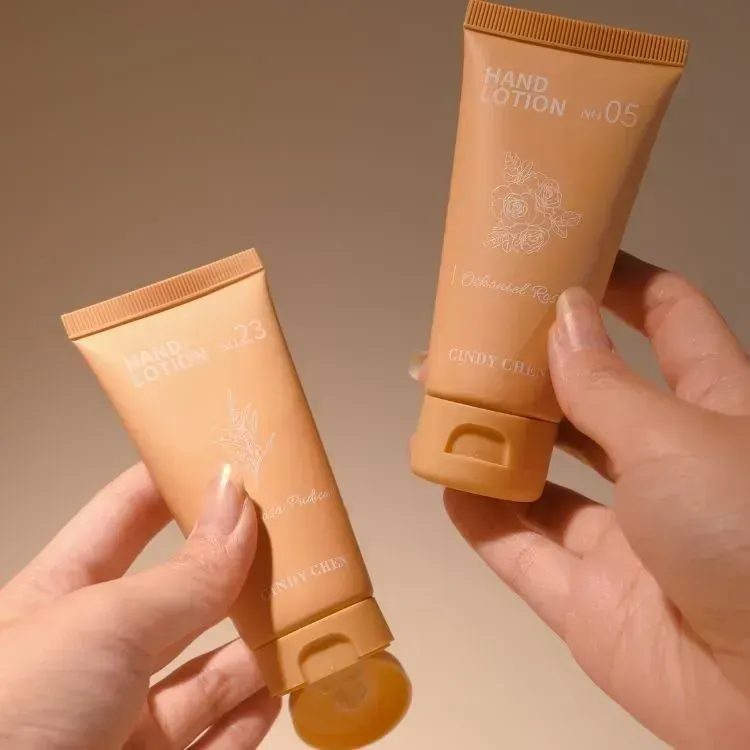 精粹香氛護手霜01